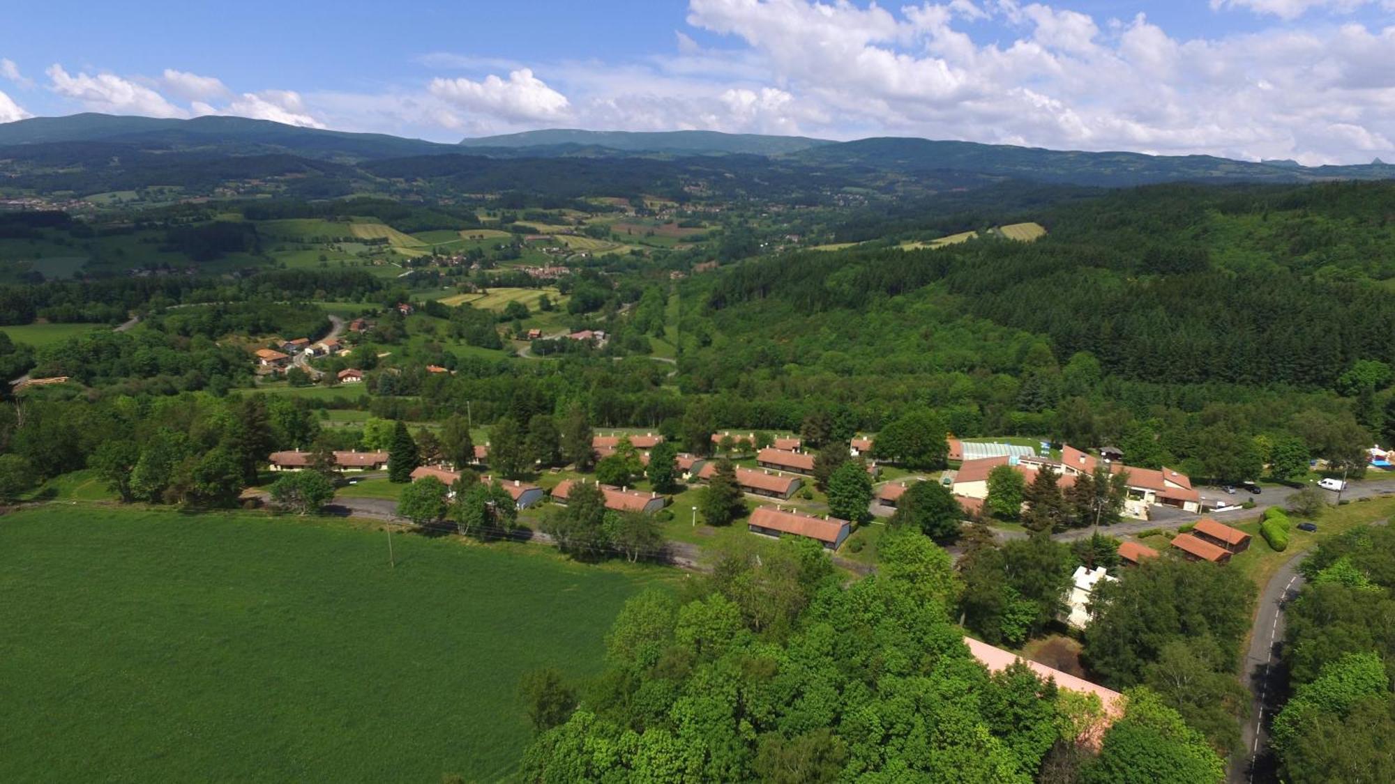 Vvf Villages « Les Monts Du Forez » Saint-Jean-La-Vetre Eksteriør bilde