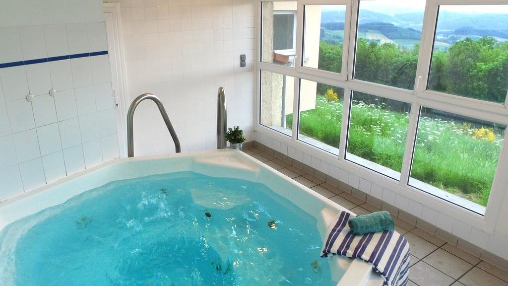 Vvf Villages « Les Monts Du Forez » Saint-Jean-La-Vetre Eksteriør bilde